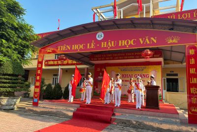 RỘN RÀNG BUỔI CHÀO CỜ ĐẦU TIÊN CỦA NĂM HỌC MỚI 2026–2027