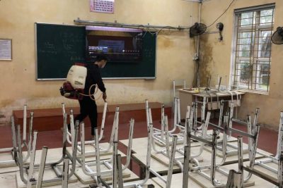 TRƯỜNG THCS NAM PHONG PHUN KHỬ KHUẨN TRƯỜNG HỌC ĐỂ BẢO VỆ SỨC KHỎE HỌC SINH VÀ THẦY CÔ GIÁO KHI CHUYỂN MÙA