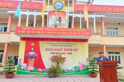 HỨNG KHỞI NGẬP TRÀN TRONG BUỔI SINH HOẠT DƯỚI CỜ ĐẦU TUẦN CỦA THẦY VÀ TRÒ TRƯỜNG THCS NAM PHONG